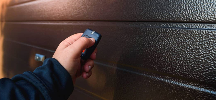 automatic door opener with remote control in Oasis